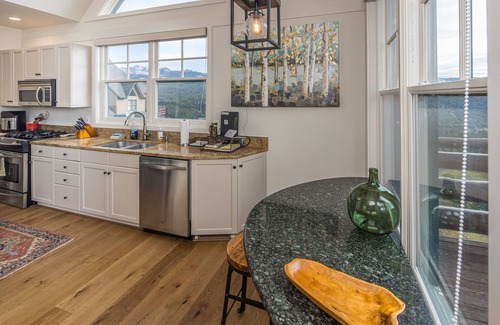 Saddle Ridge House | Ski-in/Ski-out w/Private Hot Tub in Moonlight Basin - Saddle Ridge - Sunrise Vista Chalet