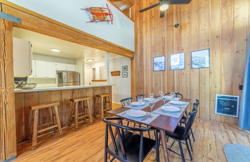 Mammoth Lakes Condo | Ski-In Ski-Out, Walk to Canyon Lodge & Gondola 579