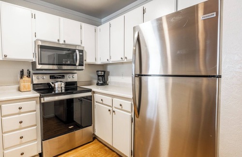 Mammoth Lakes Condo | Ski-In Ski-Out, Walk to Canyon Lodge & Gondola 579