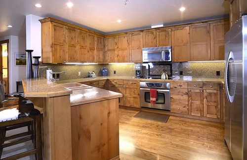 Crested Butte Condo | Ski In/Ski Out "WestWall Lodge" Luxury Mountain Accommodation C104