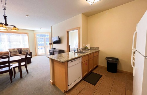 Mammoth Lakes Condo | Ski-in/Ski-out with views at Sunstone