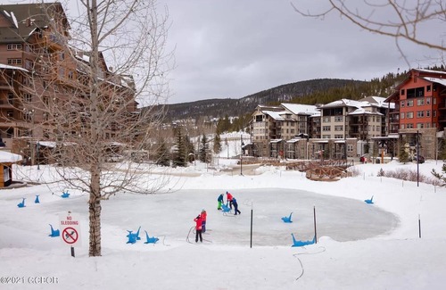 Winter Park Condo | Ski-in Ski-Out Zephyr Mountain Lodge Condo with Hot Tub next to Gondola