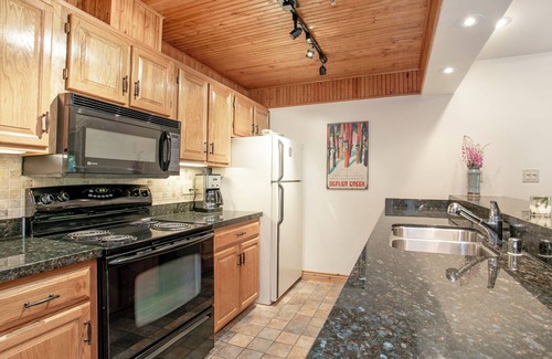 Beaver Creek Condo | Ski-in two-level Condo with Hot Tub, TPA305