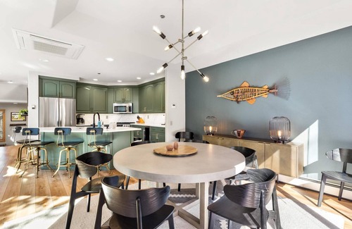 Steamboat Springs House | Ski-In/Walk-Out Large TH w/HotTub/Access+Shuttle to Town-Garage-Steps to Gondi/Base+Fireplace-Grill