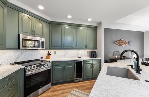 Steamboat Springs House | Ski-In/Walk-Out Large TH w/HotTub/Access+Shuttle to Town-Garage-Steps to Gondi/Base+Fireplace-Grill