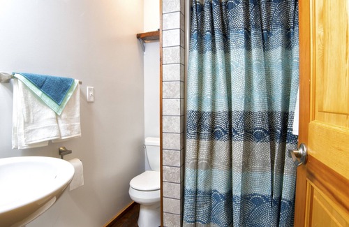 Alyeska House | Ski Inn