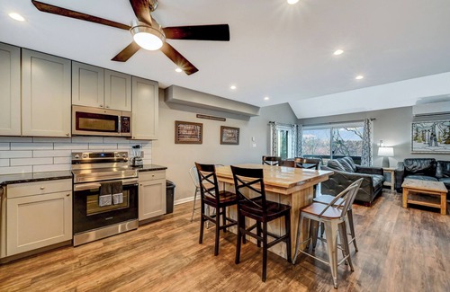 Village at Camelback House | Ski On/Off Camelback,Snowtubing,Pool,Waterparks,Paintball,Casino,Tennis,Zip-Line