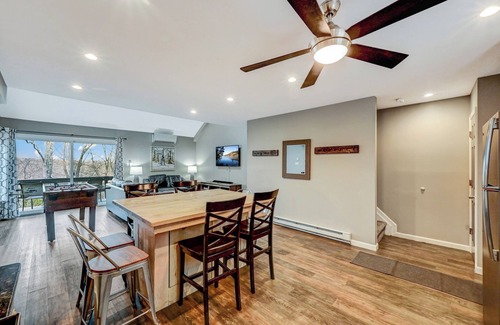 Village at Camelback House | Ski On/Off Camelback,Snowtubing,Pool,Waterparks,Paintball,Casino,Tennis,Zip-Line