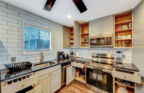 Village at Camelback House | Ski On/Off Camelback,Snowtubing,Pool,Waterparks,Paintball,Casino,Tennis,Zip-Line