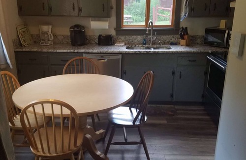 Central Vermont- Killington House | ☆ SKI ON & OFF ☆ Spruce Glen C on Great Eastern Trail w/AC, Sauna, Fireplace