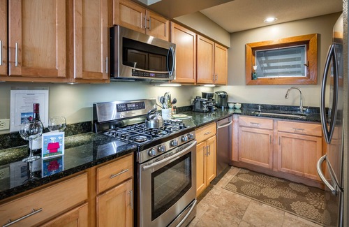 Central Vermont- Killington Condo | ⭐️Ski-On/Ski-Off COZY BEAUTIFUL MOUNTAIN CONDO 2-Bed/2-Bath with Fireplace