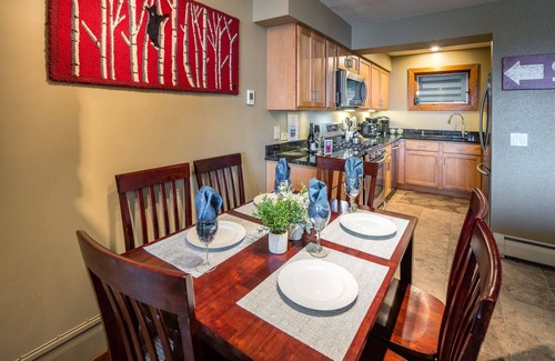 Central Vermont- Killington Condo | ⭐️Ski-On/Ski-Off COZY BEAUTIFUL MOUNTAIN CONDO 2-Bed/2-Bath with Fireplace