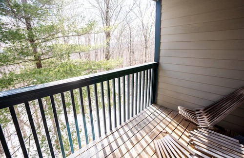 Ludlow Condo | SKI-ON/SKI-OFF Okemo On Mountain Spacious Getaway ⛷ hot tubs, pool, fireplace
