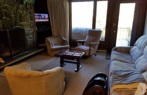 Killington House | Ski-on/ski-off Pico townhouse close to Killington Resort