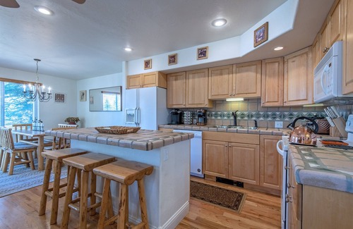 Driggs House | Ski Retreat: Steps to Grand Targhee Shuttle