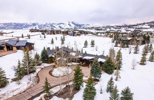 The Preserve House | SKI SEASON AVAILABILITY! Luxury Glenwild Estate with private hot tub!