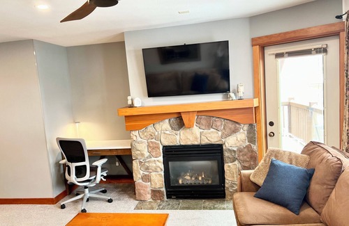 Salt Lake Mountain Resorts Condo | SKI-SLOPE VIEW! 3rd Floor! 1 Bedroom + Den, Sleeps 6! Heated Pool! Ski Locker!