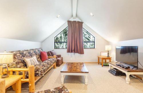 Snoqualmie Pass House | Ski & Snowboard Games Hiking Trails