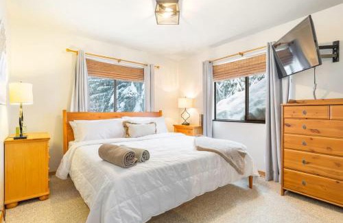 Snoqualmie Pass House | Ski & Snowboard Games Hiking Trails