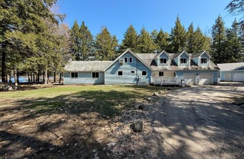 Bridgton House | Ski & Splash Retreat