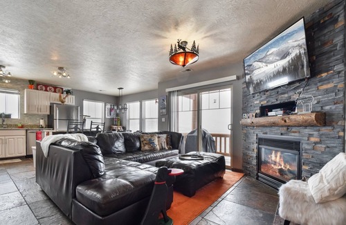 Park City Condo | Ski The Best At A Great Price! 2 Minutes From Deer Valley Gondola.
