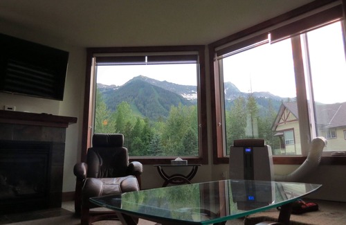 East Kootenay Condo | Ski to the door of our 2 bed /2 bath Modern Mountain Condo Suite