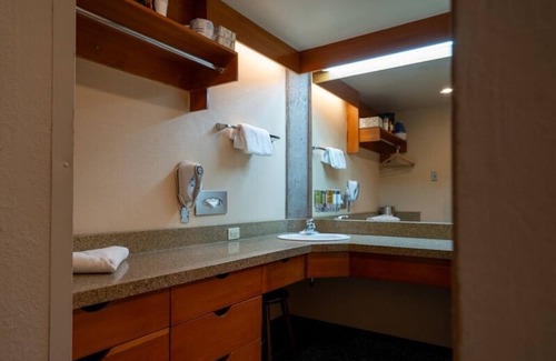 Salt Lake Mountain Resorts Condo | Ski-up Loft Condo at Snowbird with mountain views. Hottub, Steam room, Pool!