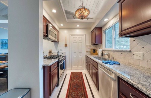 Incline Village Cottage | Ski Way by Avantstay Cozy Tahoe Home w/Fireplace & Balcony