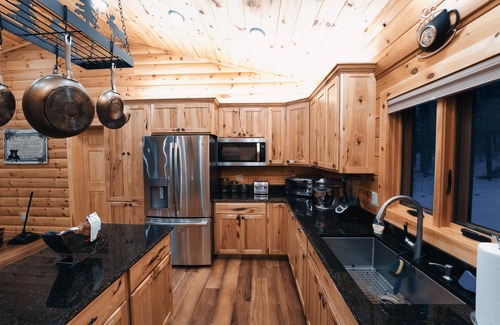 Jay Ski Chalet | Ski Whiteface . A luxurious log cabin Deer Pine Chalet