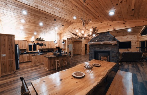 Jay Ski Chalet | Ski Whiteface . A luxurious log cabin Deer Pine Chalet