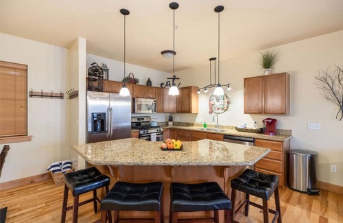Bear Hollow Village Condo | Skier`s Dream-Beautifully Updated condo w Hot Tub!