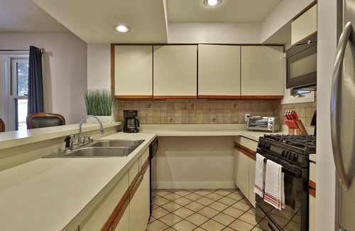 Killington Condo | Skiers! Fox Hollow 2BR/2BA Condo. Across from Pico, Minutes to Killington