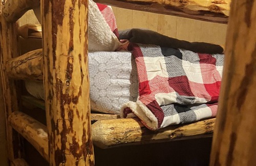 Gold Bar Cabin | Skiiers Paradise and Rustic Ranch house