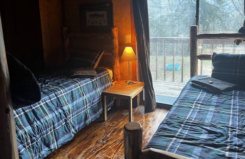 Gold Bar Cabin | Skiiers Paradise and Rustic Ranch house