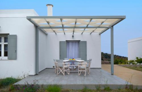 Psathi House | Skinos House Kimolos at Chorio with view