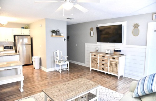 West Panama City Beach Condo | Skip the long elevator waits - 1 bedroom w/bunks, 3 min walk to the beach!
