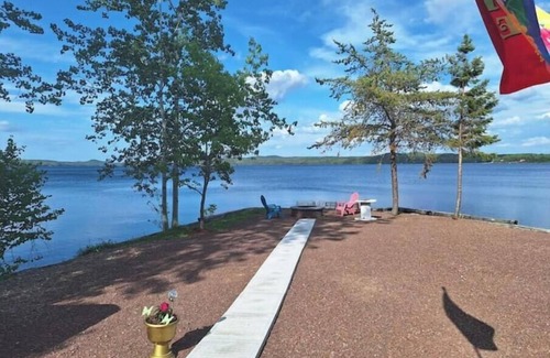 Point Leamington Cottage | Skipper's View Cottage by the Sea - Pet Friendly!