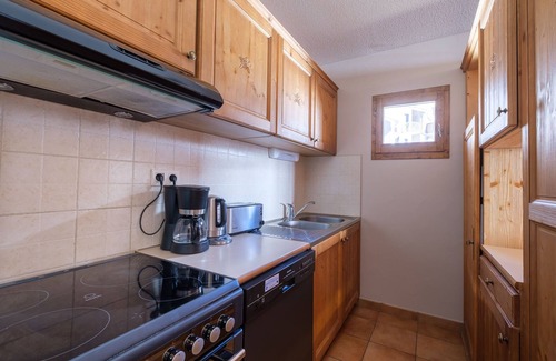 Lanslevillard Condo | Skis aux pieds | T4 + accès piscine, sauna