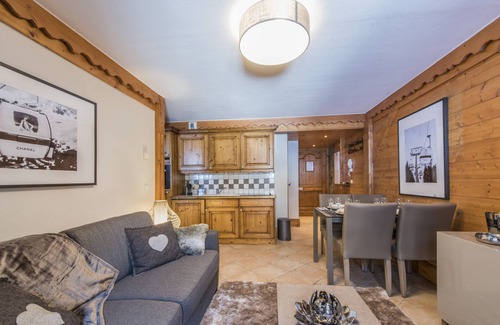 Meribel Village Apartment | SKIS ON FOOT WITH POOL - CHARMING APARTMENT - 4 people