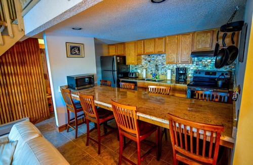Peak 8 Condo | SkiWatch - Only ski down to lifts and back to the door condominium on peak 8