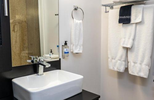 Whitehorse Hotel | SKKY Hotel
