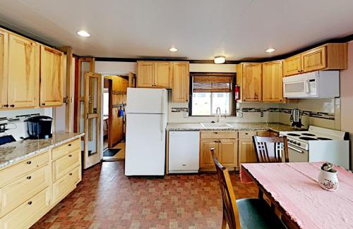 Lincoln Beach House | Skullishak Cabin