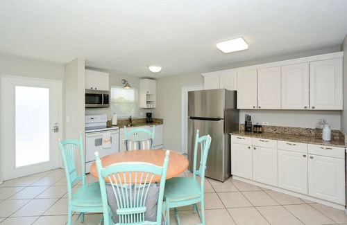 Siesta Key Village House | SKV 315 - Pool, Walk to Village, Beach, Restaurants, Bars, Shops!