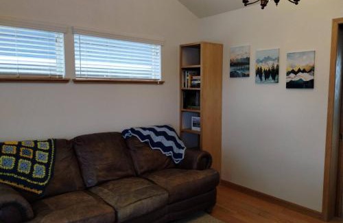 Homer House | Sky Harbor Cabin - Homer Seaplane Base