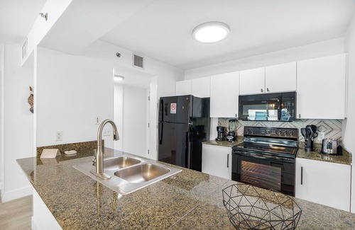 Brickell Apartment | Sky High 31st Floor Condo W Parking