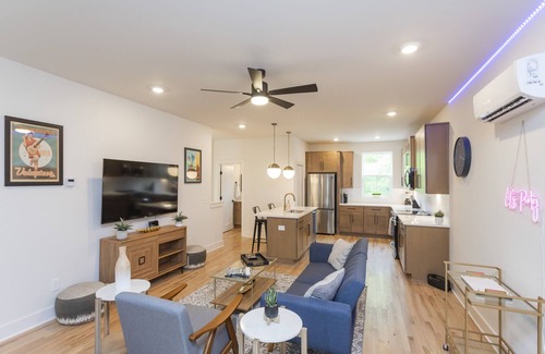 Porter Heights House | Sky-High Luxury Private Rooftop - East Nash