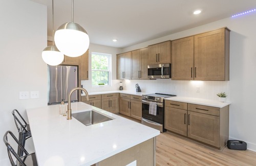 Porter Heights House | Sky-High Luxury Private Rooftop - East Nash