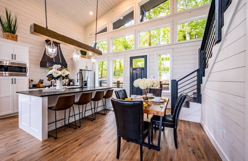 Broken Bow Cabin | SKY HIGH, Private Retreat Overlooking Ouachita Nat'l Forest- Sleeps 10