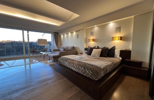 Brasa Apartment | Sky-High Sauna Penthouse Retreat with City Views
