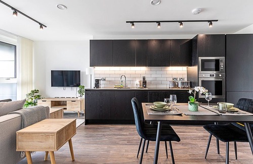 College Park and Old Oak Apartment | Sky-High Studio with Stunning Views